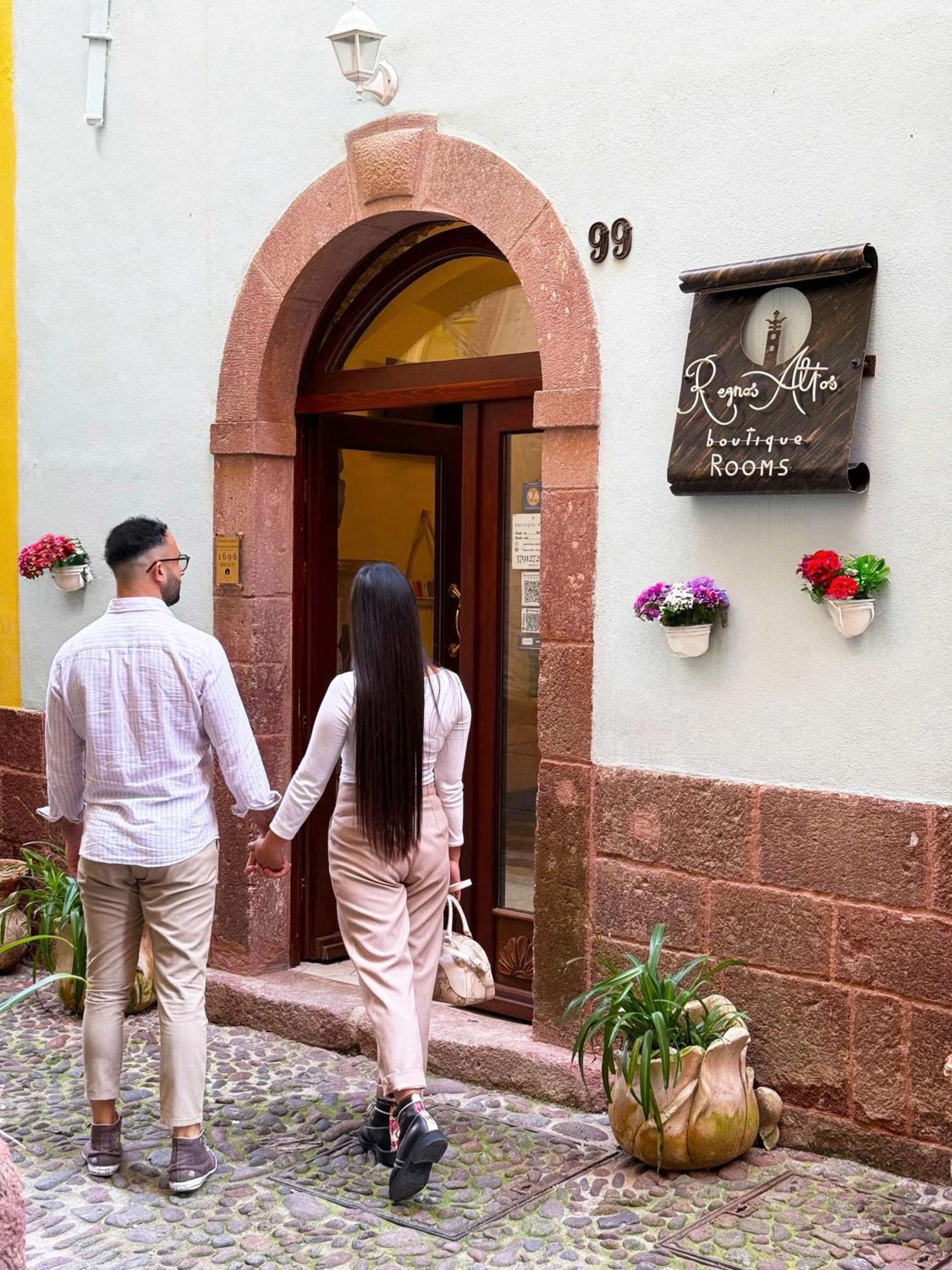 Regnos Altos Boutique Rooms بوسا المظهر الخارجي الصورة